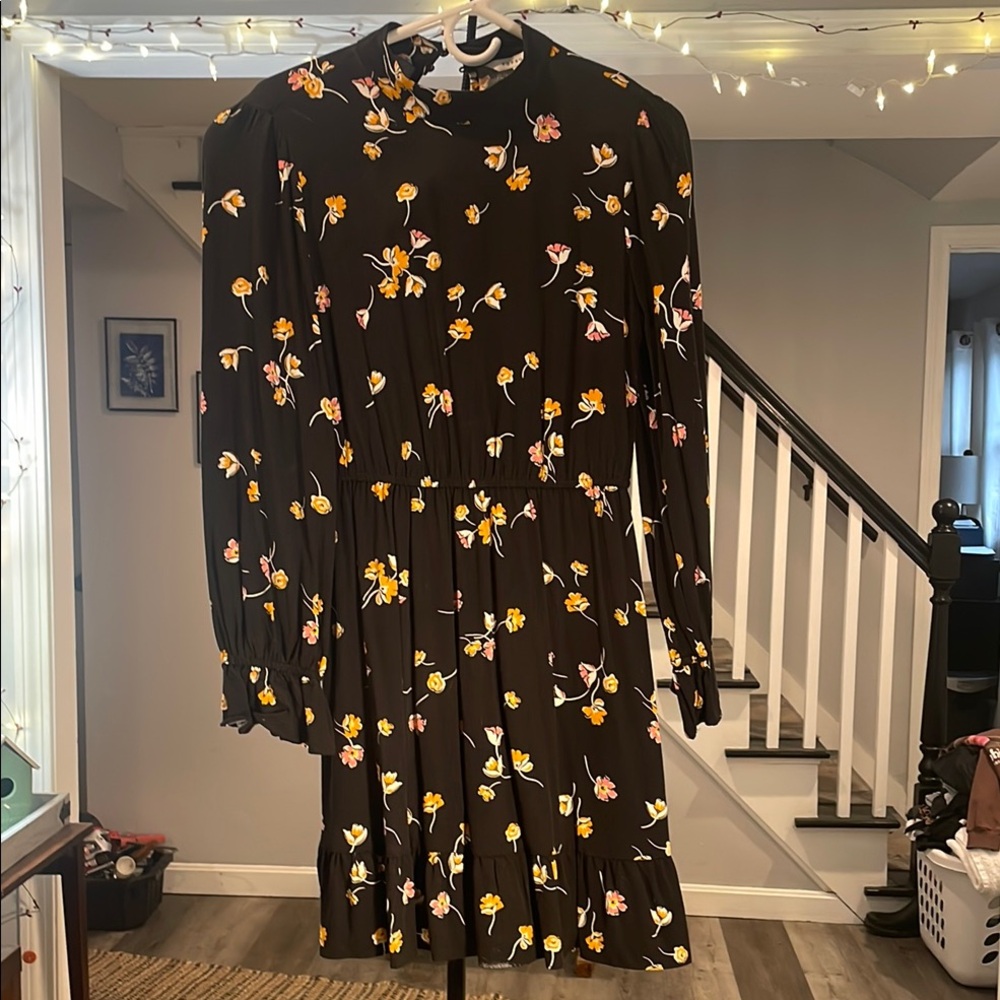⭐️ 5 items for $15 ⭐️

Floral Black Dress